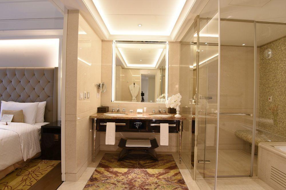 The Okura Prestige Taipei Hotel Bagian luar foto Bathroom