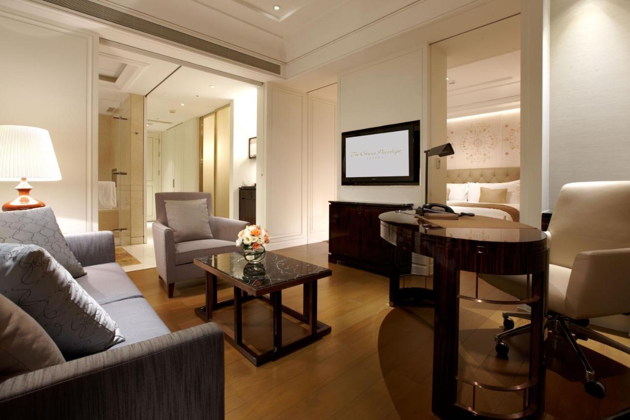 The Okura Prestige Taipei Hotel Bagian luar foto A suite at The Peninsula