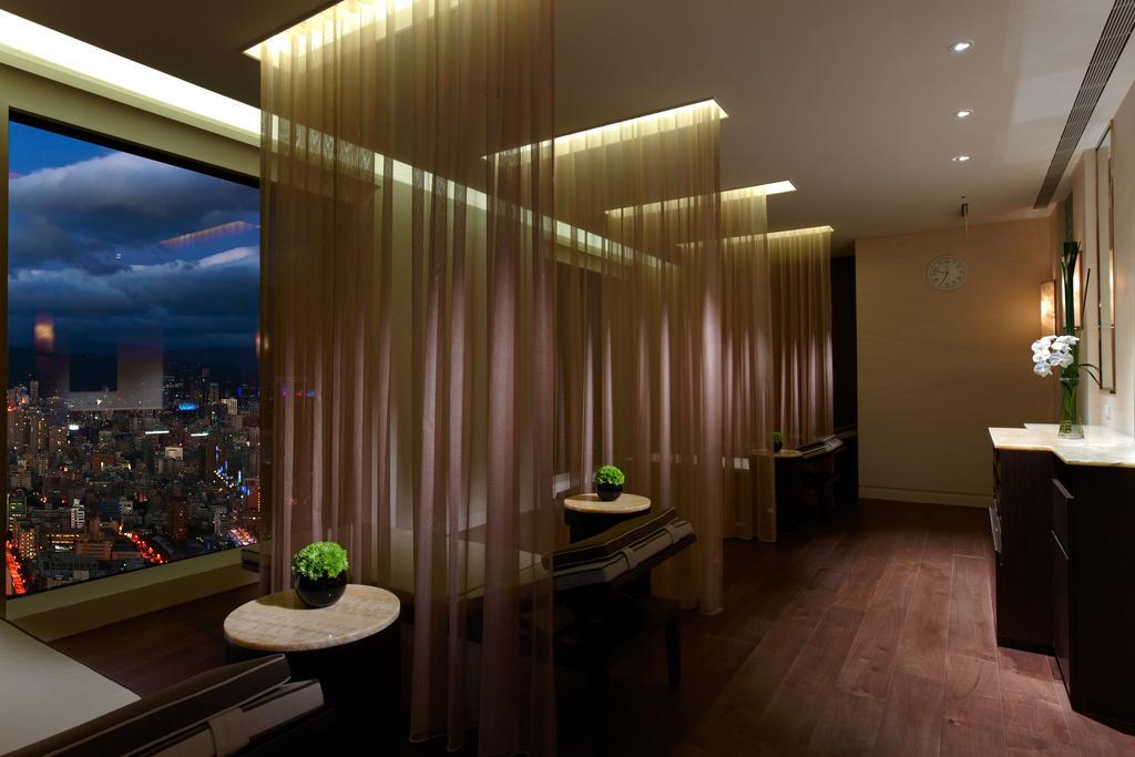 The Okura Prestige Taipei Hotel Bagian luar foto The Club at Hong Kong International Airport