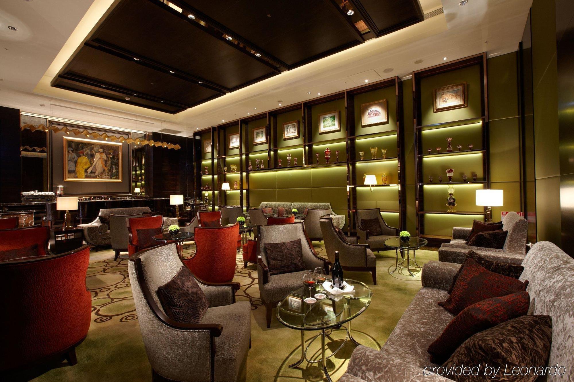 The Okura Prestige Taipei Hotel Bagian luar foto The Lounge at the airport