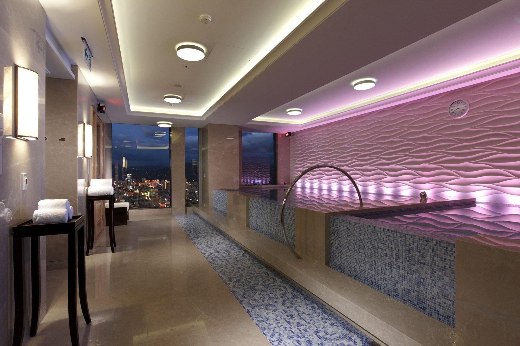 The Okura Prestige Taipei Hotel Bagian luar foto Spa at the Mandarin Oriental, Munich