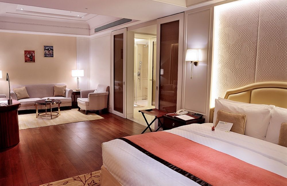 The Okura Prestige Taipei Hotel Bagian luar foto A suite at the Taj Mahal Palace, Mumbai