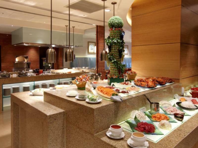The Okura Prestige Taipei Hotel Bagian luar foto A buffet at a hotel