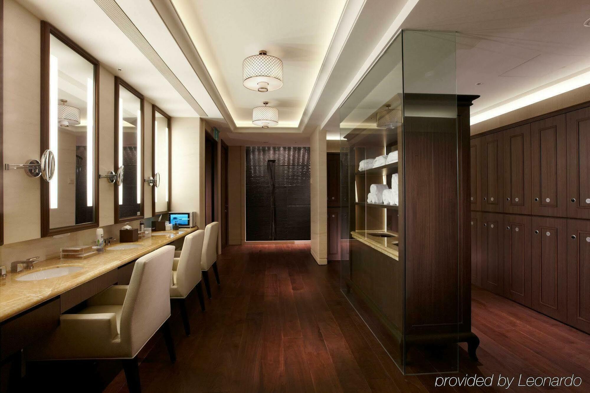 The Okura Prestige Taipei Hotel Bagian luar foto The locker room